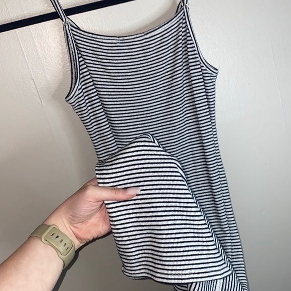 🎱Black and white horizontal striped faux button up dress! - Picture 6 of 6